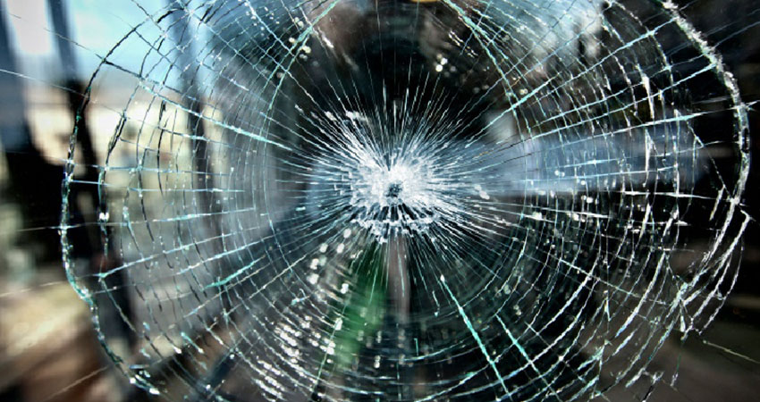 چه عواملی باعث شکستن شیشه سکوریت می ‌شود