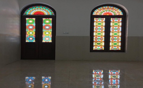 پنجره سنتی رنگی