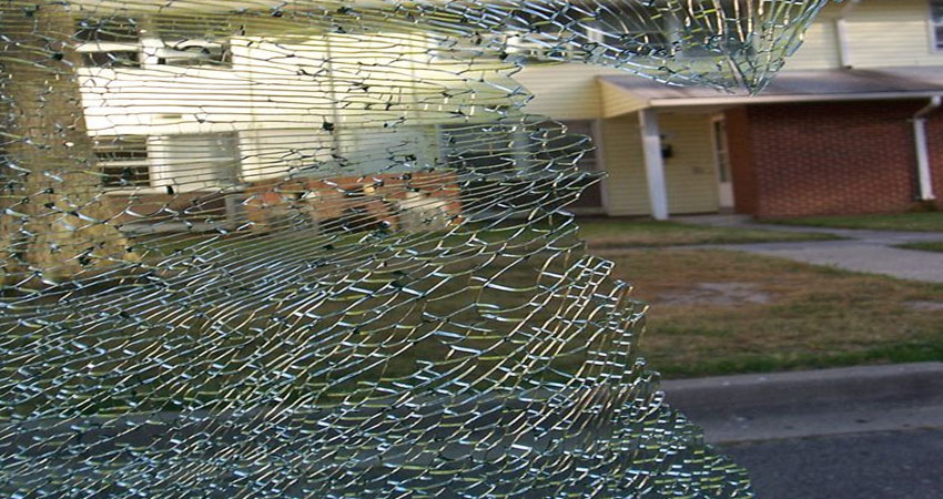 دلیل شکستن شیشه سکوریت