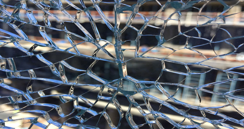 علت شکستن شیشه سکوریت