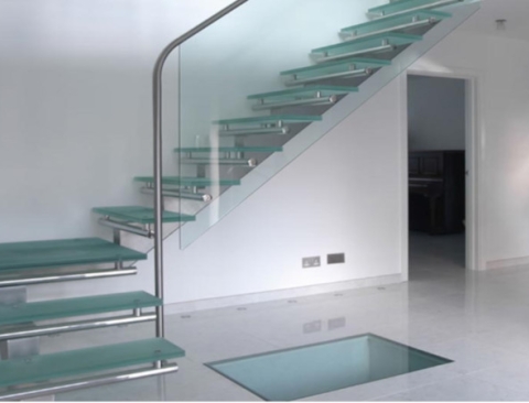 پله شیشه ای و استیل | پله شیشه ای با سازه استیل